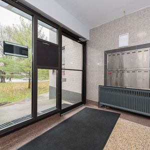 Crown Hill Place Apartments - Photo 3