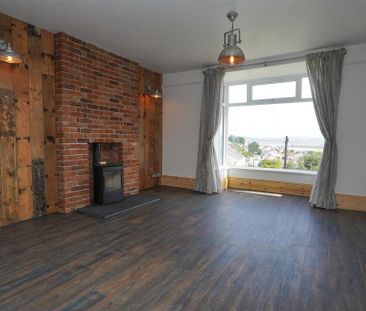 3 bedroom end of terrace house to rent - Photo 2