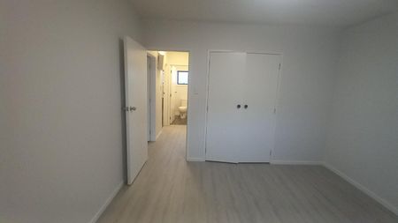 Freshly renovated 2 bedrooms - Photo 4