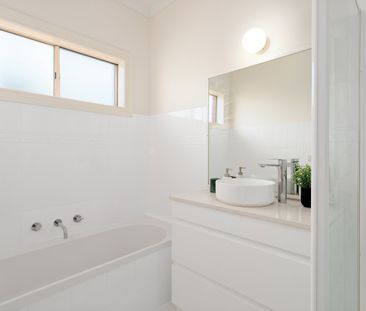 SPACIOUS THREE BEDROOM HOME WITH STUDY - Photo 5