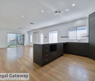 31 Birch Road, AUBIN GROVE WA 6164 - Photo 5