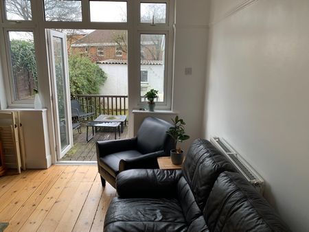 4 Bed Terraced House, Elm Park, BS34 - Photo 2