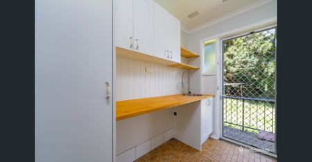 CUTE THREE BEDROOM HOME WITH MODERN TOUCHES AND CLASSIC CHARM! - Photo 5