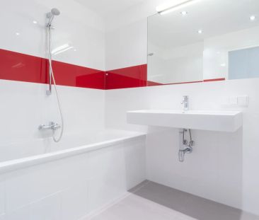 Balkonwohnung mit Blick in den grünen Innenhof im 21. Bezirk! - Photo 5