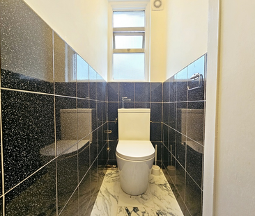 1 bedroom in a house share to rent - Photo 6