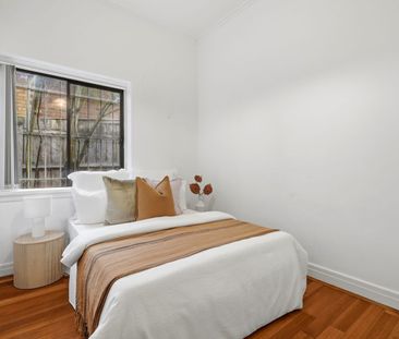 Spacious Family Living with Separate Granny Flat in Prime Ivanhoe - Photo 4