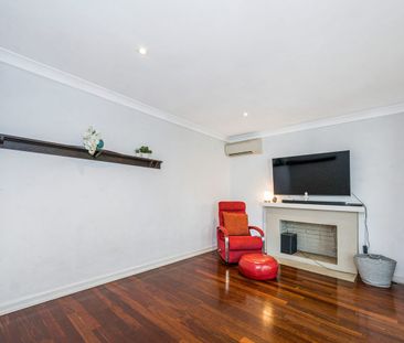 LOVELY FAMILY HOME - WITH A POOL - Photo 4