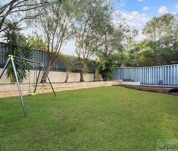 Family home with great outdoor patio area - Photo 3