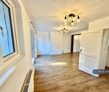 5 bedroom semi-detached house to rent - Photo 5