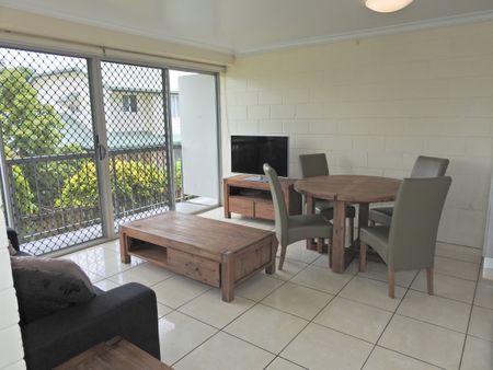 6/92 Milton Street, Mackay QLD 4740 - Photo 2