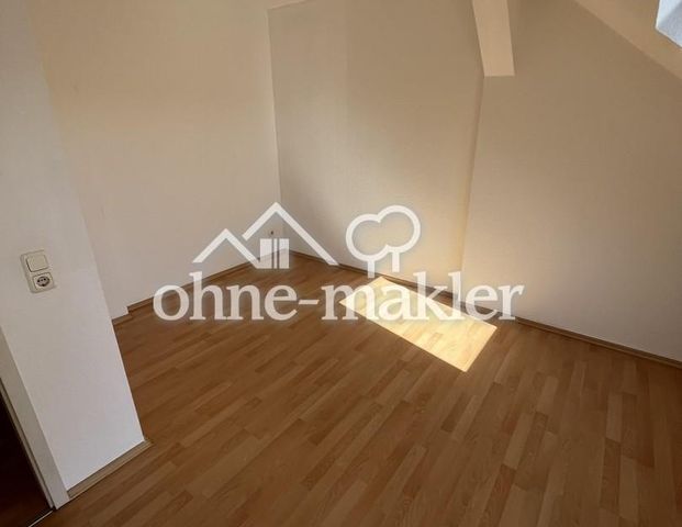 Dachgeschosswohnung mit Balkon und Blick über Zwickau - Photo 1