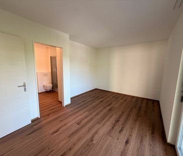 Erstbezug: sonnige 3.5 Zimmer-Wohnung mit Aussicht an ruhiger Lage - Foto 3