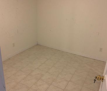 For Lease - 147 Cairncross Crescent, Markham, Ontario - Photo 6