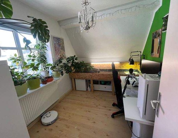 Helle 2-Raum-DG-Wohnung mit Einbauküche in Meuselwitz - Photo 1