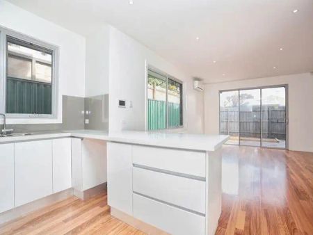 “Cosy Townhouse” - Photo 2