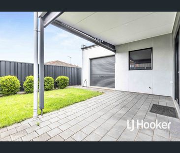 THIS ONE'S A WINNER! 4 BEDROOM EXECUTIVE RESIDENCE - Photo 2