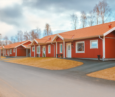 Välkommen till ett rymligt och välplanerat parhus i markplan. Här b... - Foto 1