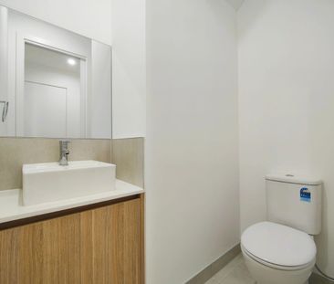 Near New Modern Townhouse in Point Cook - Photo 4