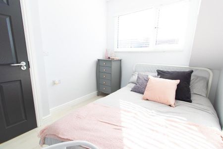 1 bedroom in a house share to rent - Photo 3