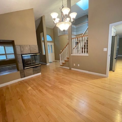 Bright, Spacious 4 Bedrooms/3 Bathrooms Home in White Rock - Photo 1