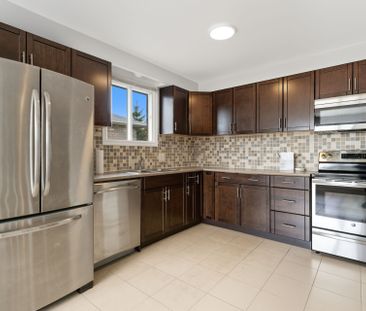 For Lease - 8 Oban Court Unit# upper level, Clarington, Ontario - Photo 4