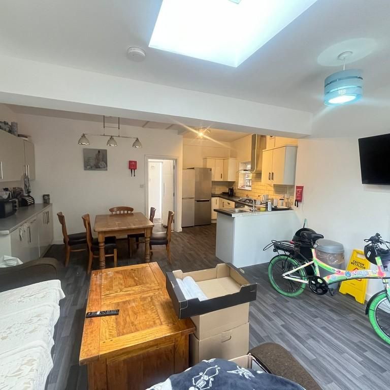 1 bedroom in a house share to rent - Photo 1