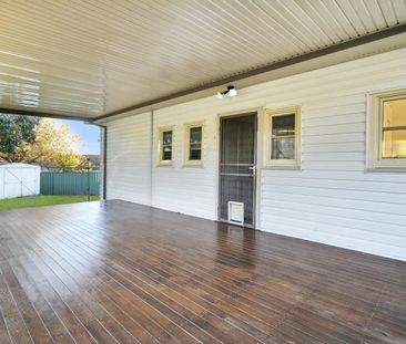 Beautifully updated three bedroom home - Photo 6