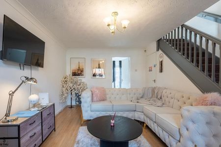 2 Bed Semi-Detached House, Greton Close, M13 - Photo 3