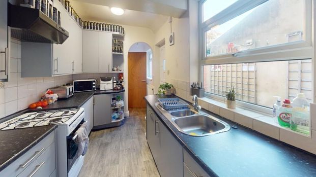 5 bedroom house to rent - Photo 1