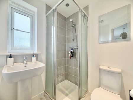 3 bedroom semi-detached house to rent - Photo 5