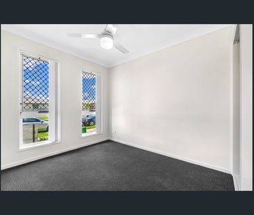 Stylish Living in the Heart of Morayfield - Photo 4