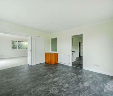 Haymeads Drive, Esher, Surrey, KT10 - Photo 2