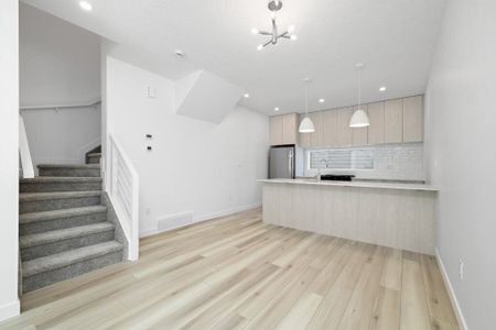 Edmonton Unfurnished townhouse Rental in Idylwylde - NEW Contemporary TOWNHOME in Idylwylde - Photo 2