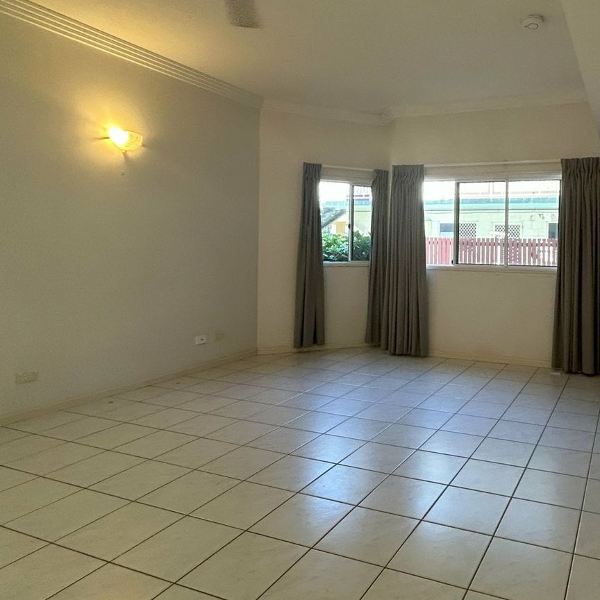 INNER CITY LIVING!! - Photo 1