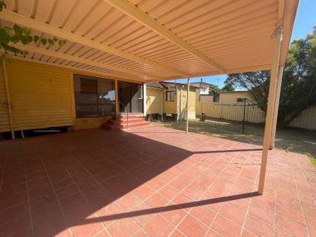 Charming 3-Bedroom Home - Photo 3