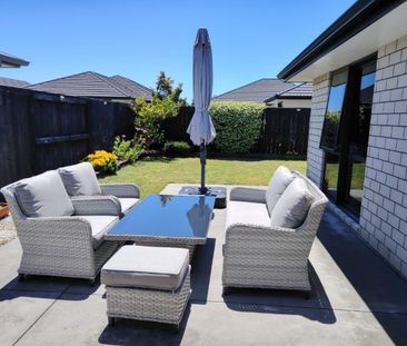 Spacious & Modern Family Home - Papamoa - Photo 2