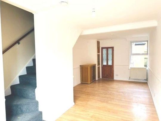 Abercromby Avenue, High Wycombe, HP12 - Photo 1