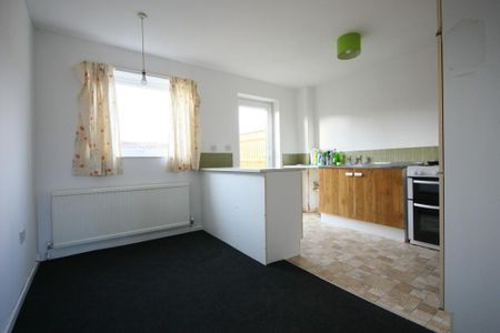 2 bedroom terraced house to rent - Photo 2