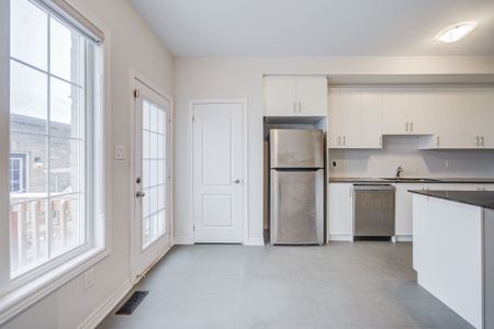 For Lease - 555 White's Hill Avenue, Markham, Ontario - Photo 3