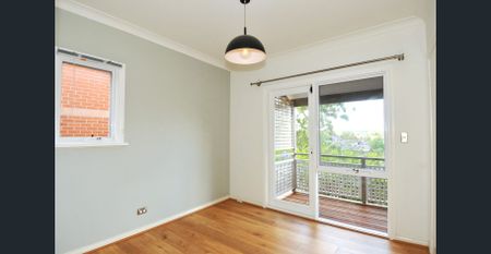 North-facing well maintained 3-bedroom townhouse - Photo 2