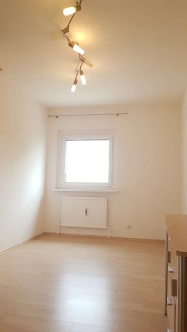 BESICHTIGUNG 29.04. um 16:30 - TERMIN ERFORDERLICH - 2 Zimmer, Loggia, Parkplatz - Photo 2