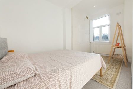 3 Bedroom Flat To Let - Photo 2