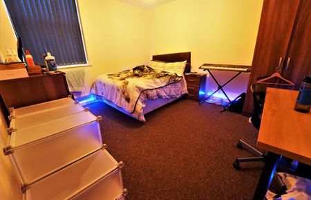 5 bedroom flat to rent - Photo 4