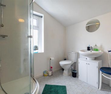 3 bedroom private hall to rent - Photo 6