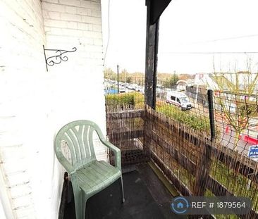 1 bedroom flat to rent - Photo 2