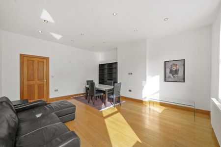 2 Bedroom, 1 bath, 1 reception Flat - Photo 3