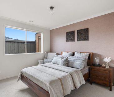 Central, Sleek & Designed for Modern Family Living - Photo 6