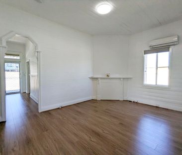 CHARMING MODERN COTTAGE - Photo 1