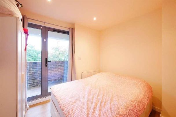 Platinum Court, Cephas Avenue, Stepney Green, E1 - Photo 1