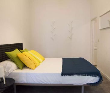 Bright room with double bed for rent in Madrid Centro - Foto 5